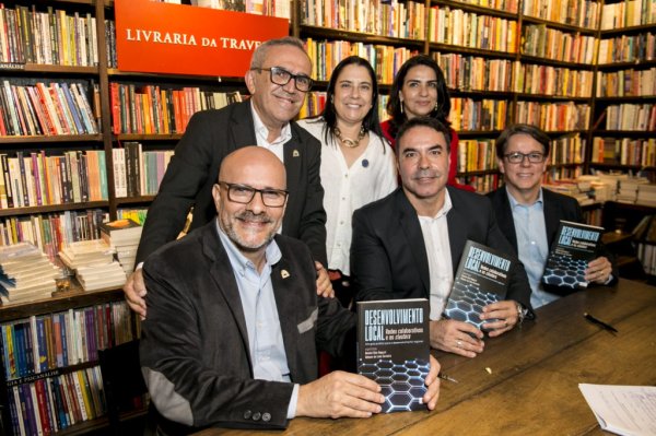 Livro Desenvolvimento Local: Redes Colaborativas e os Clusters foi sucesso de público em lançamento, no Rio de Janeiro