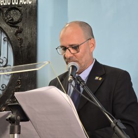 Senado adia votação da PEC 6×1 para depois das eleições